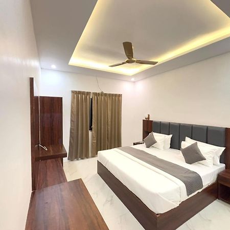Hotel Omkar Palace Ayodhya Zewnętrze zdjęcie