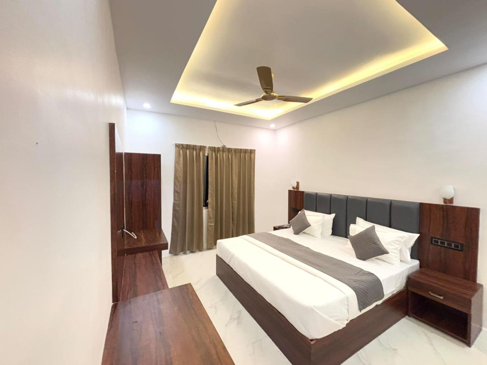 Hotel Omkar Palace Ayodhya Zewnętrze zdjęcie