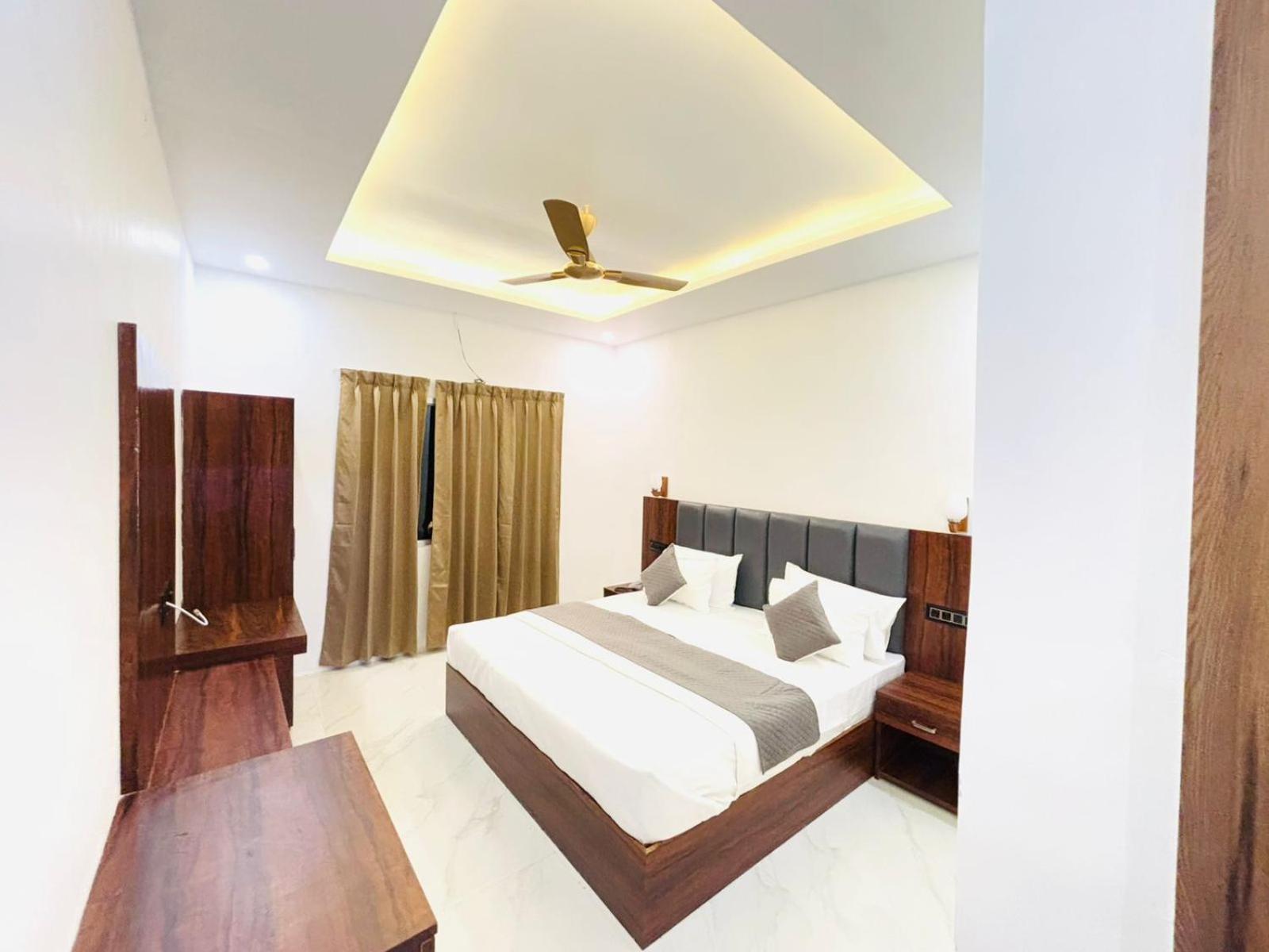 Hotel Omkar Palace Ayodhya Zewnętrze zdjęcie