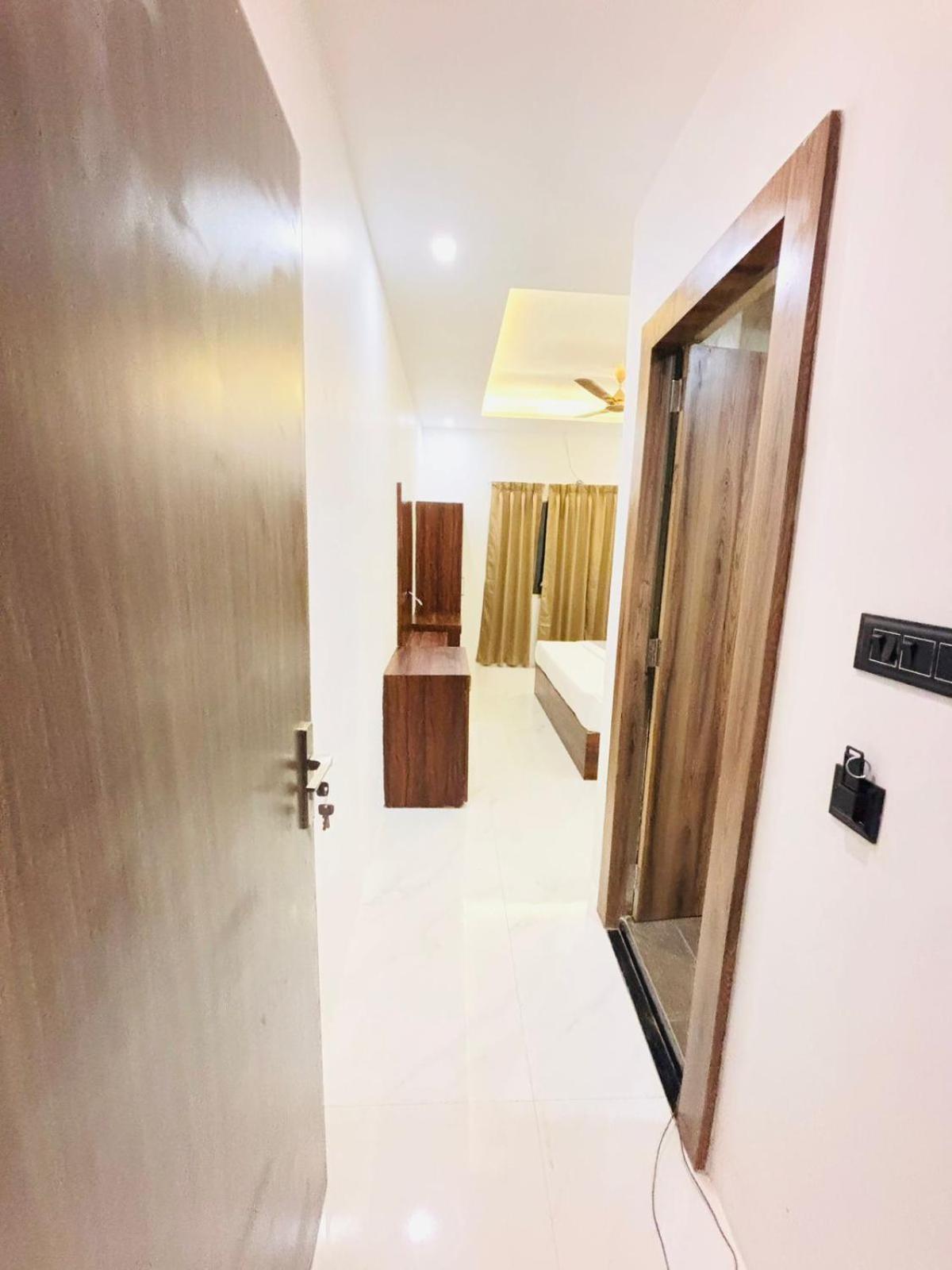 Hotel Omkar Palace Ayodhya Zewnętrze zdjęcie