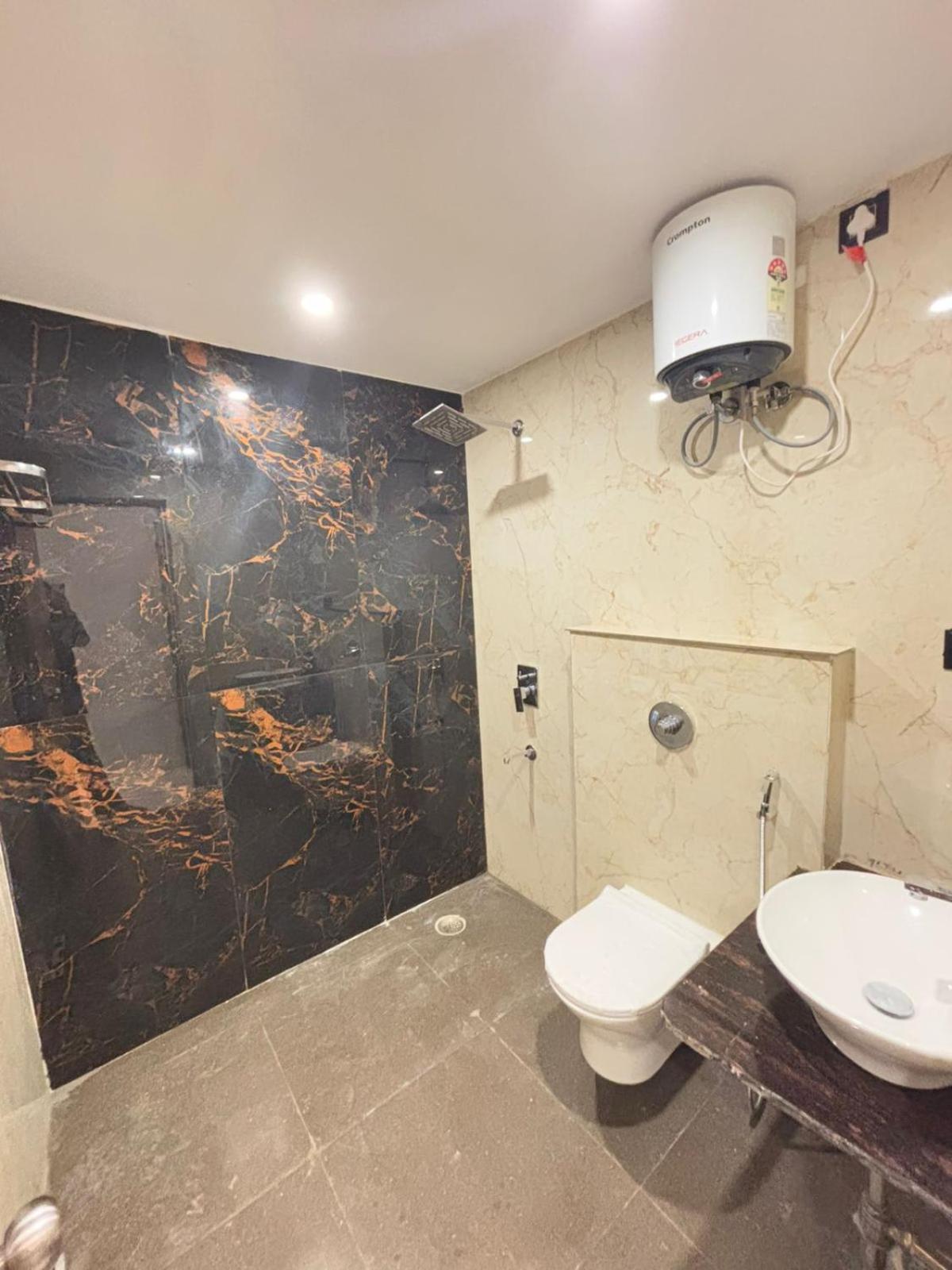 Hotel Omkar Palace Ayodhya Zewnętrze zdjęcie