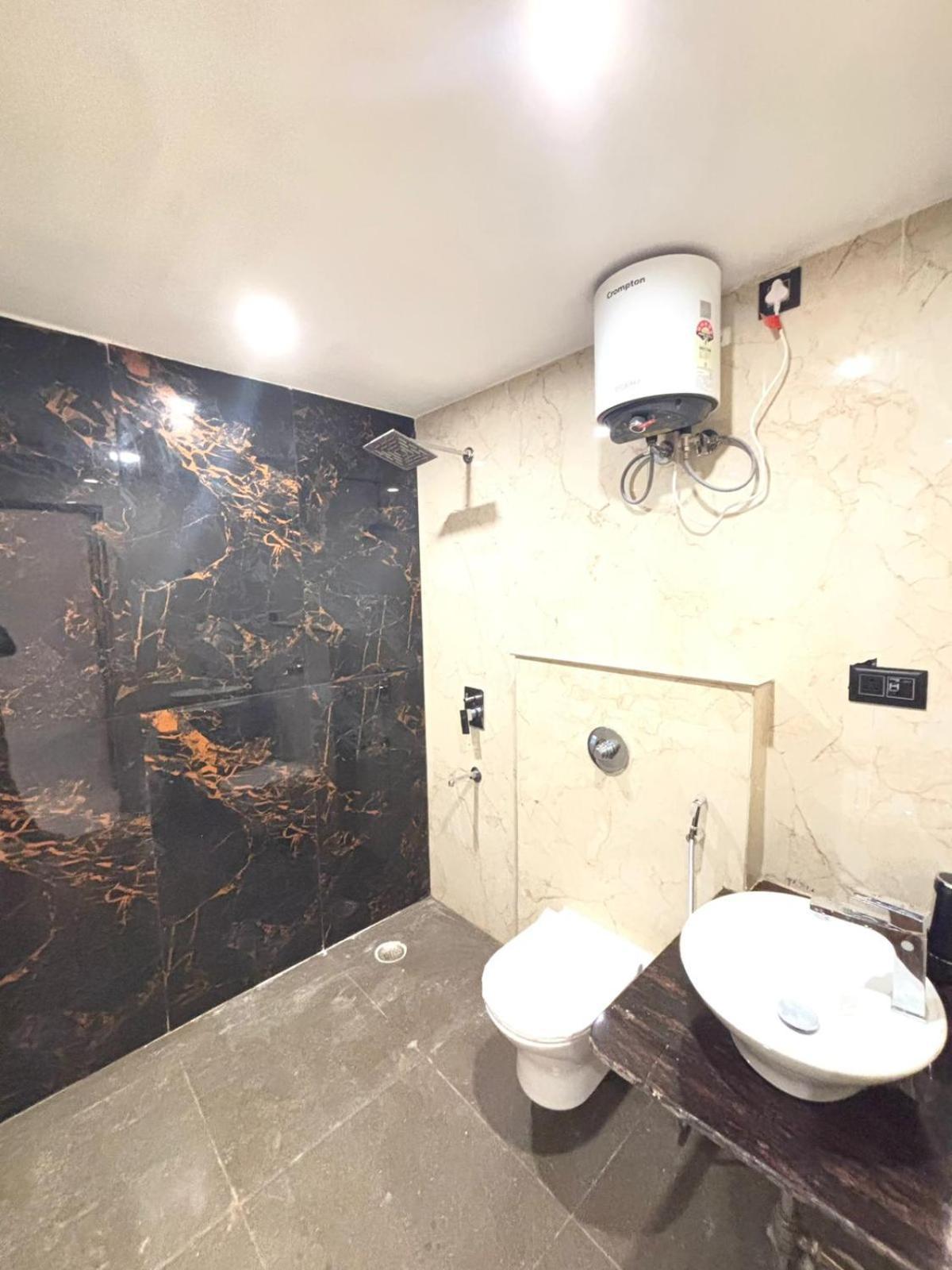 Hotel Omkar Palace Ayodhya Zewnętrze zdjęcie