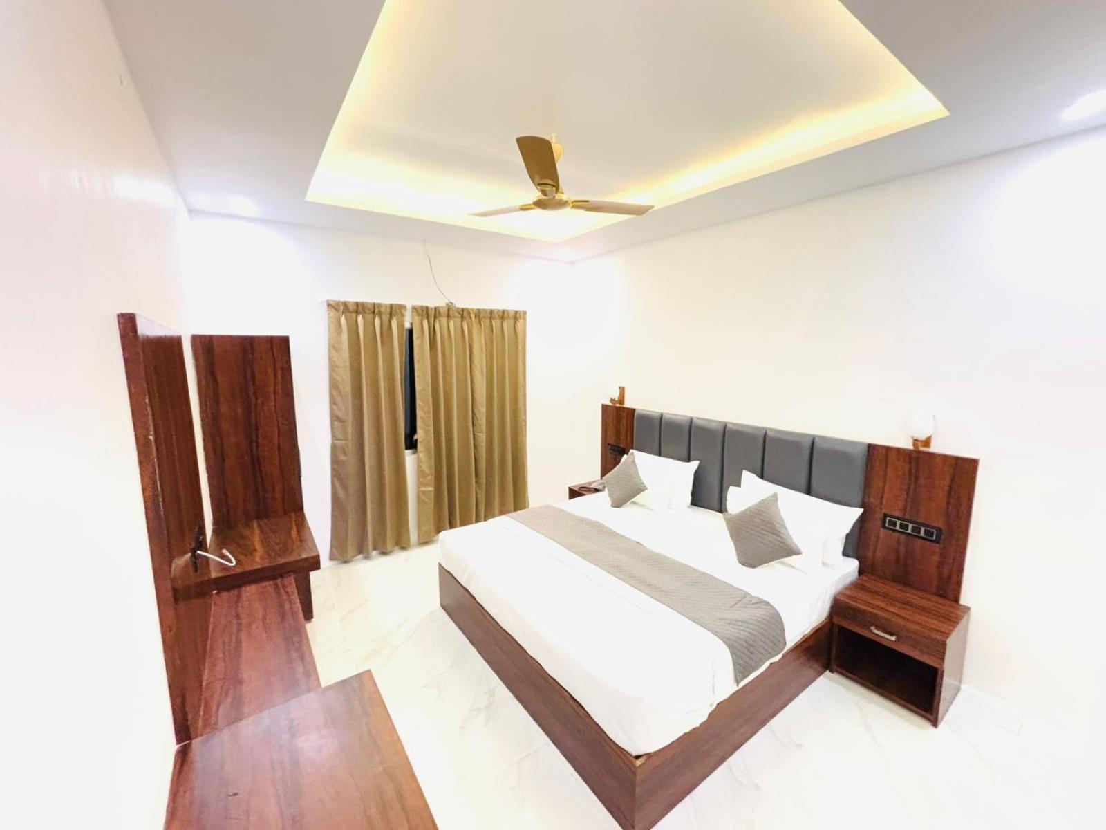 Hotel Omkar Palace Ayodhya Zewnętrze zdjęcie