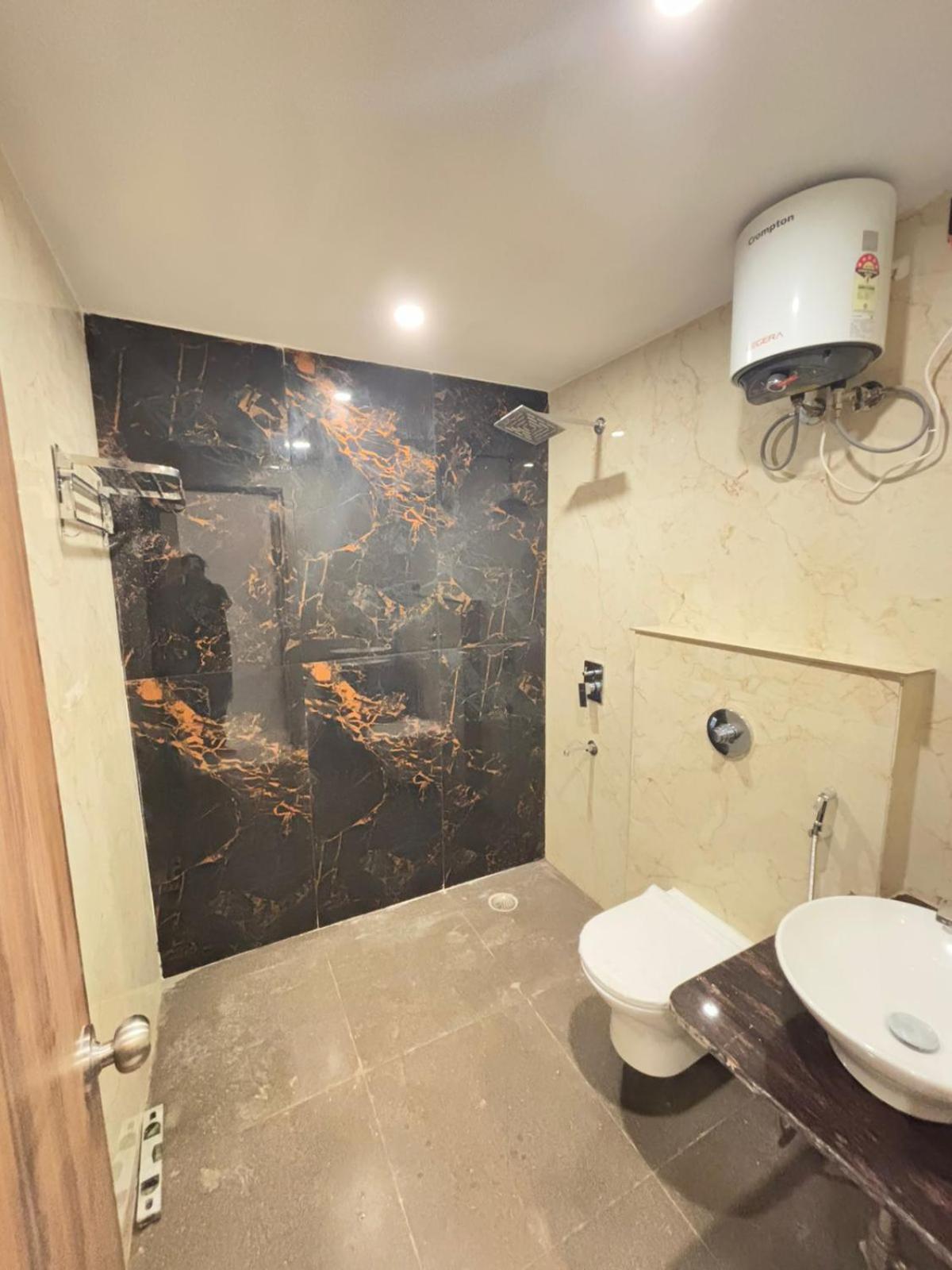Hotel Omkar Palace Ayodhya Zewnętrze zdjęcie